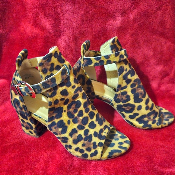Brown Leopard peep toe booties by Lov Mark - Picture 1 of 6